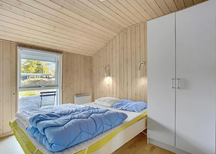 3 Bedroom Amazing In Holiday home