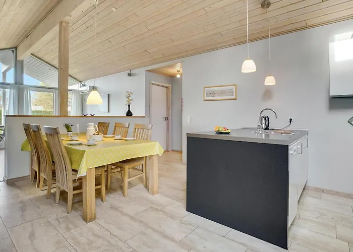 3 Bedroom Amazing In Holiday home